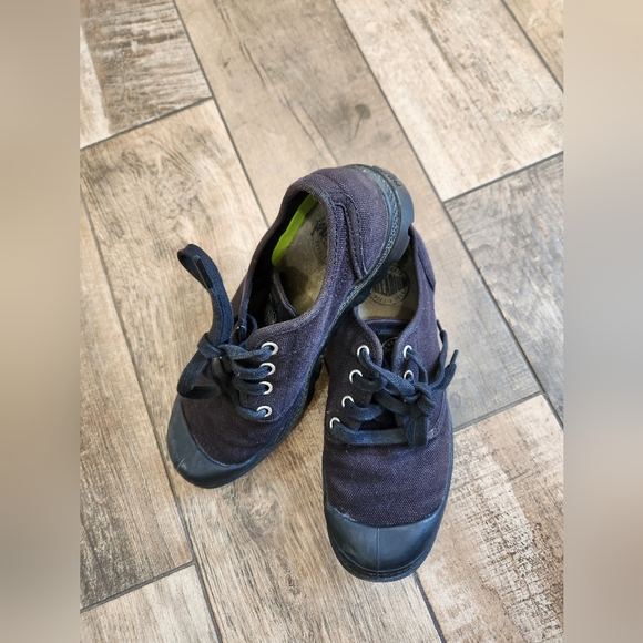 Shoes - Picture 3 of 6